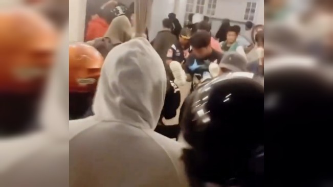 Rumah Uya Kuya digeruduk dan dijarah massa. [Instagram]